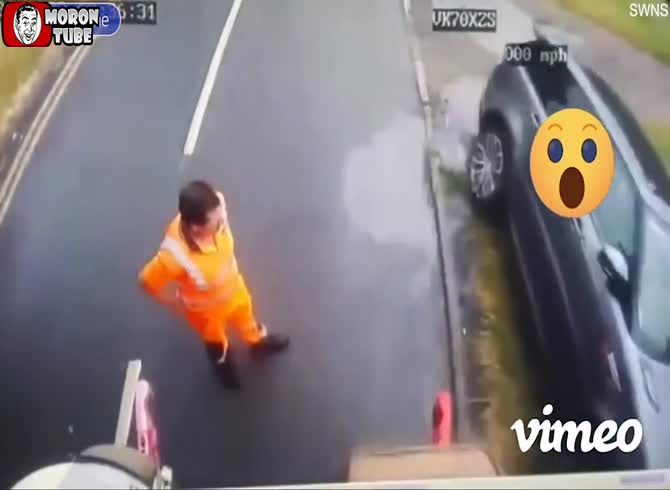 Video :A driver who is impatient faces karma